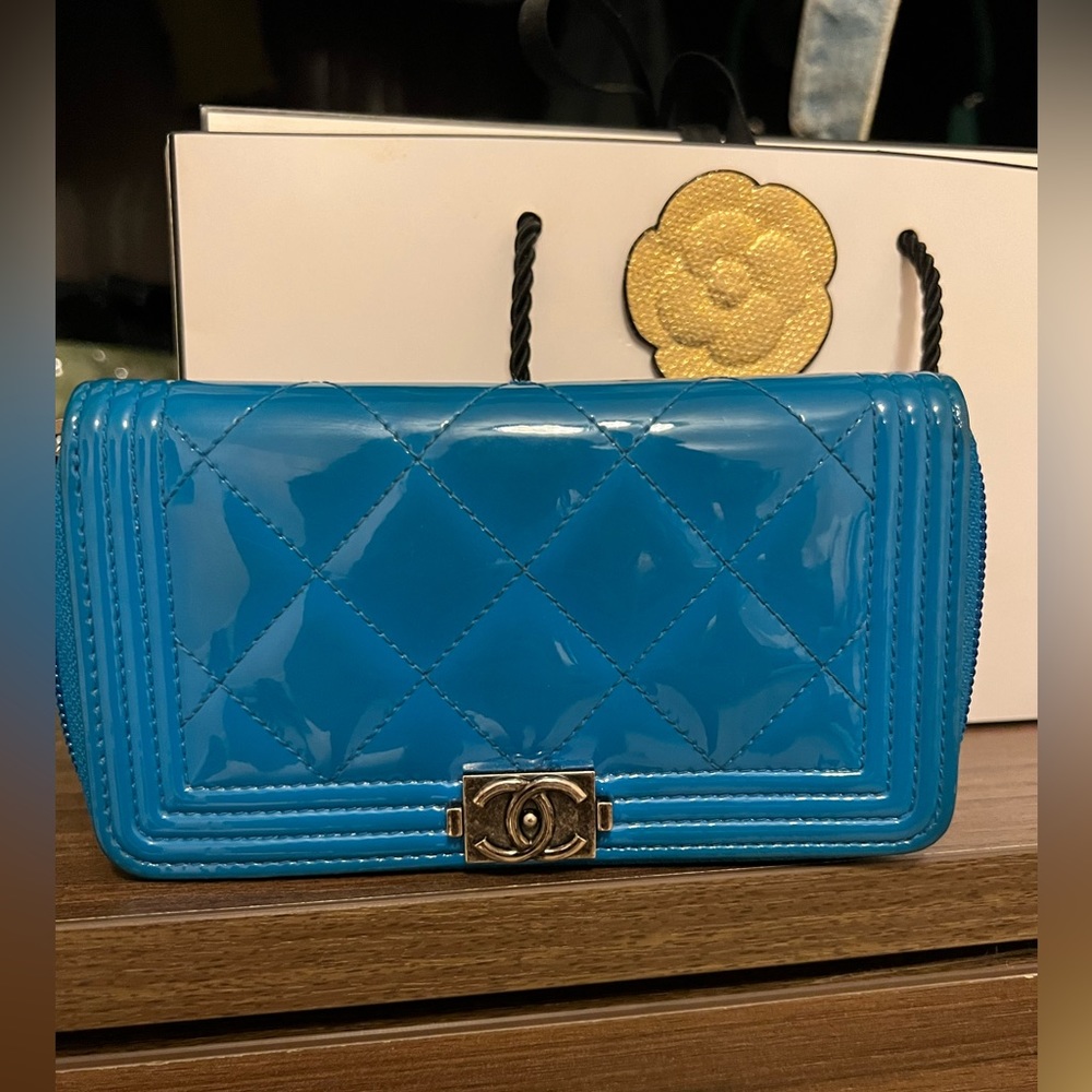 CHANEL blue mini wallet